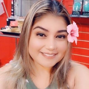 Meet your Posher, Lorena